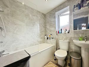 Bathroom - click for photo gallery
